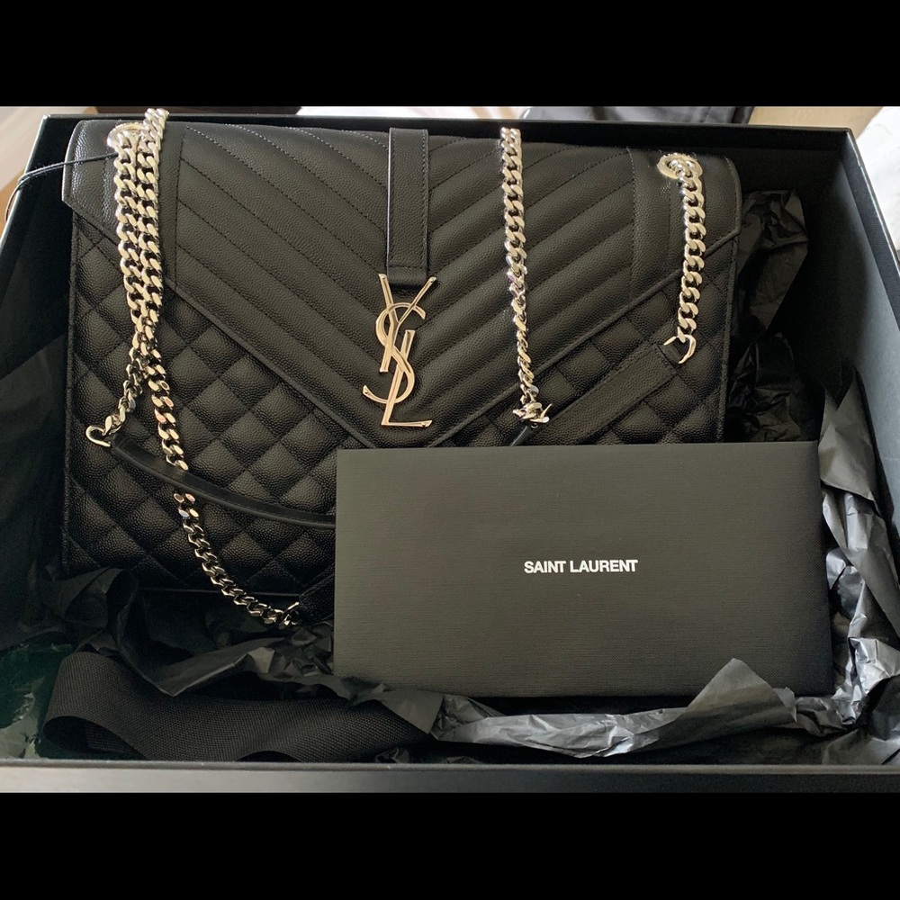Yves saint Laurent enveloppe